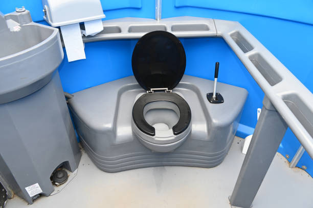 Best Portable toilet rental cost  in Three Oaks, FL