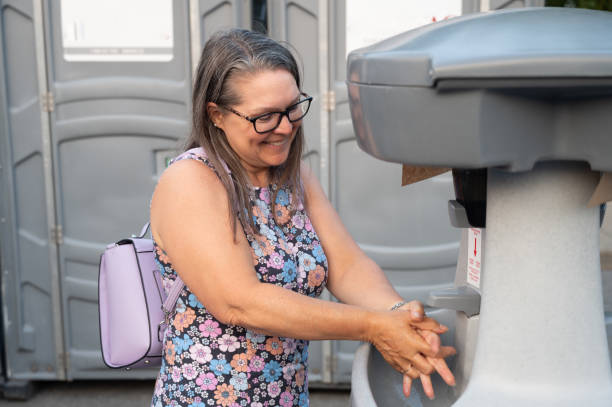 Portable sink rental in Three Oaks, FL